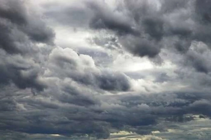 Clouds with clearings on April 9