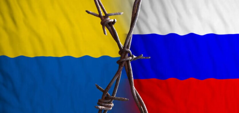 A Turkish representative negotiates between Ukraine and Russia