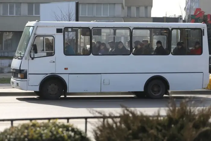 In Lwiw wurde der Busfahrer entlassen, der verweigerte, eine Minute Schweigen einzuhalten