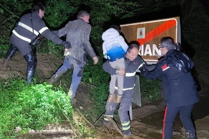 В Италии отец годами удерживал двоих детей в лесной хижине, опасаясь коронавируса