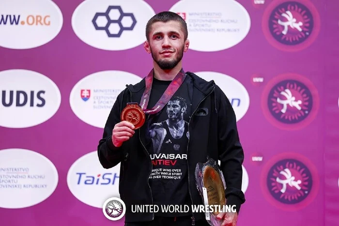 Traitor Wrestler from Crimea at the Top