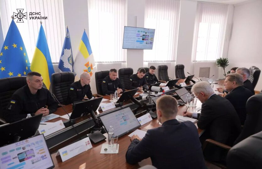 підпис до зображення: ДСНС України та Норвегія підписують угоду