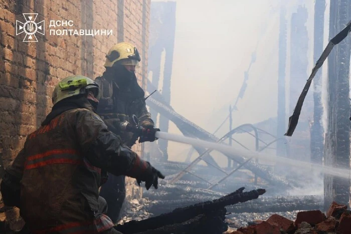 Rescue workers showed the consequences of the morning attack by the Russian Federation on Kremenchuk
