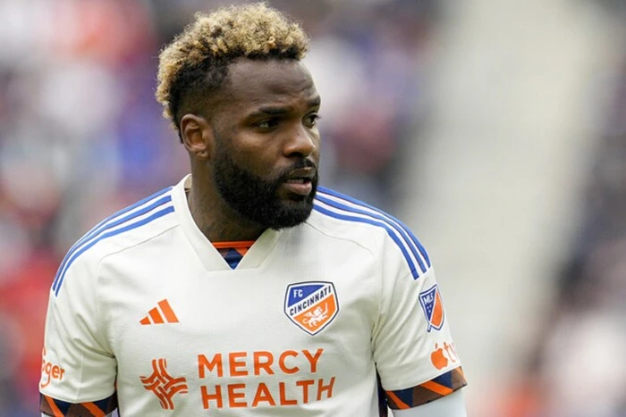 Footballer from Gabon died after falling from the 11th floor