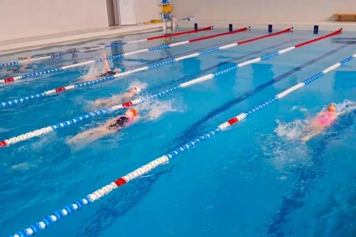 Kinder gefallener Verteidiger werden kostenlos ein Schwimmbad in Winnyzja besuchen