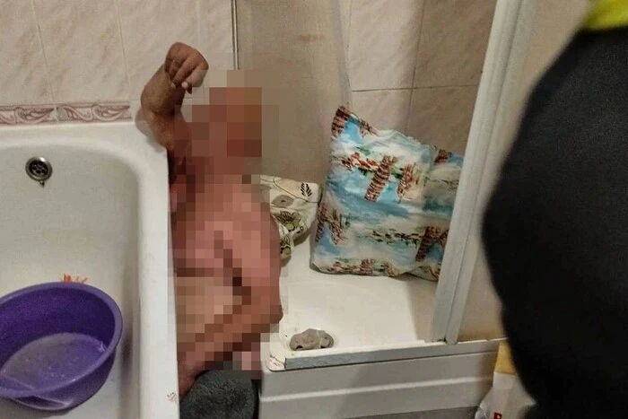 На Львовщине спасатели освободили мужчину, который стал заложником собственной ванной