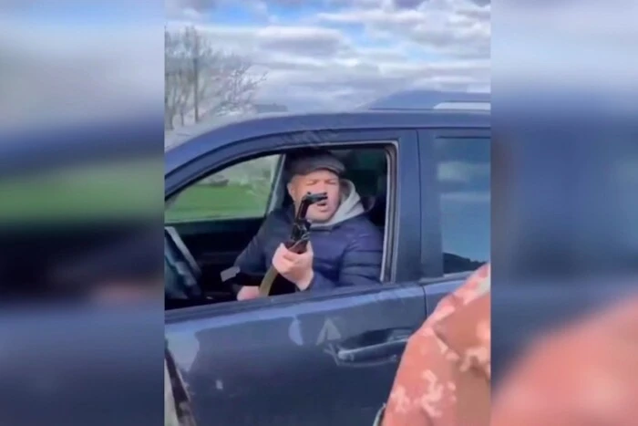 In der Region Odessa hat ein Mann seine Bekannten mit einem Gewehr vor dem TCK 'gerettet'