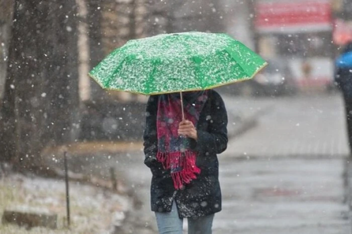 Wet snow in Ukraine on April 10