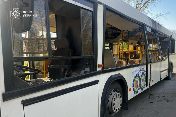 W obwodzie dnipropetrowskim okupanci zaatakowali autobus dronem: dziesiątki ofiar i rannych
