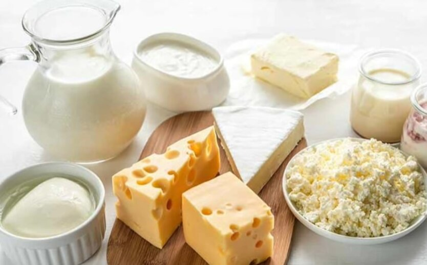 Изображение бутылки молока и монеты