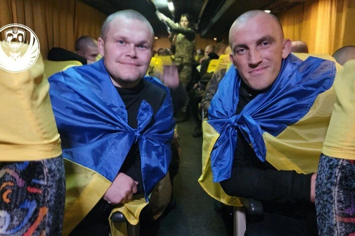 Полонені міняються під час обміну