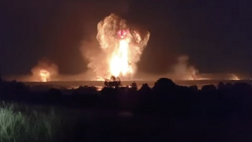 На разрушенном складе в России находились боеприпасы