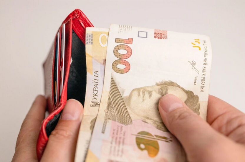 Emerytury, subsydia, tysiąc od Zełenskiego i ograniczenia przelewów: z jakimi zmianami zmierzą się Ukraińcy w lutym