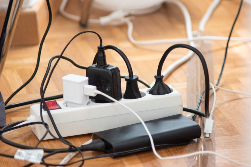 Ukraina przechodzi na 230 woltów: czy wzrosną rachunki za energię elektryczną i czy instalacja wytrzyma