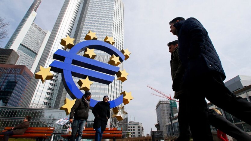 Euro nagle wzrosło w związku z atakami Trumpa na FED: co będzie z dolarem