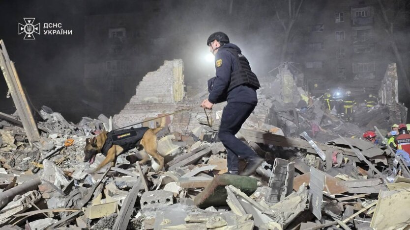 Фото наслідків російських ракетних атак на Київ