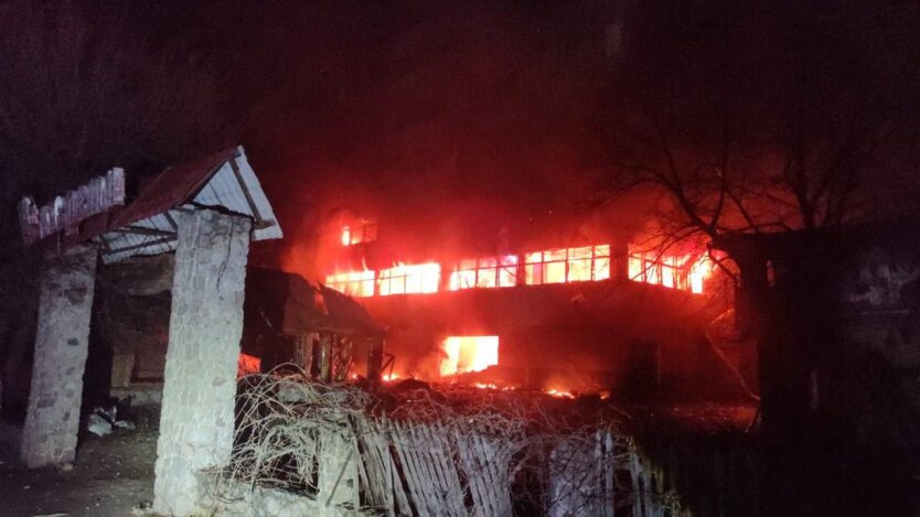 Wróg przeprowadził zmasowany atak dronami na Charków: konsekwencje