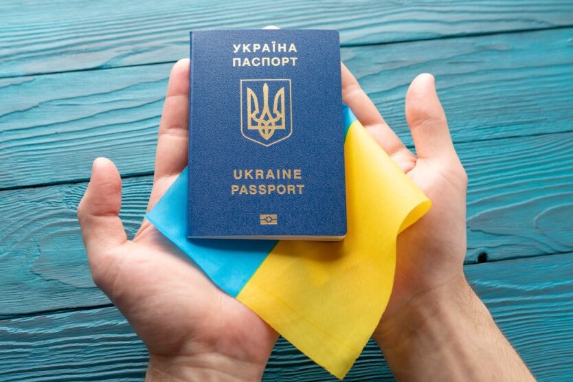 Say goodbye to book passports: Ukrainians will have to exchange their documents
