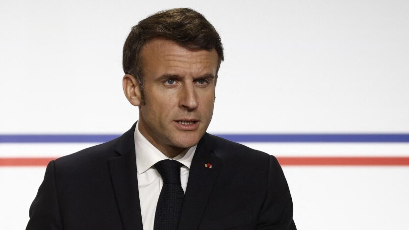Świat staje się absurdalny: Macron ostro reaguje na ataki Rosji na Ukrainę