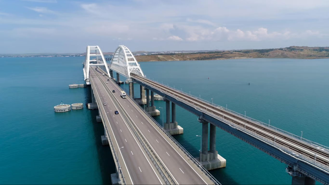 Уничтожение Крымского моста — РФ не имеет альтернативы для логистики