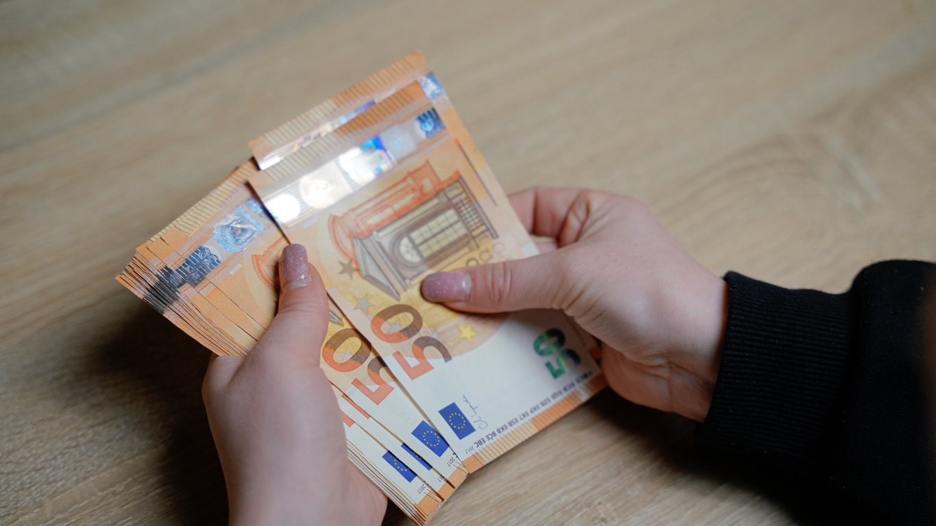 The 1,000 Euro Banknote - Does It Really Exist?