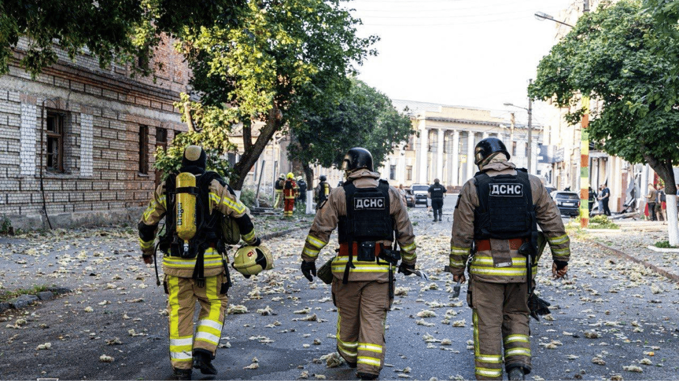 РФ атакувала Харків дронами — у ДСНС показали наслідки