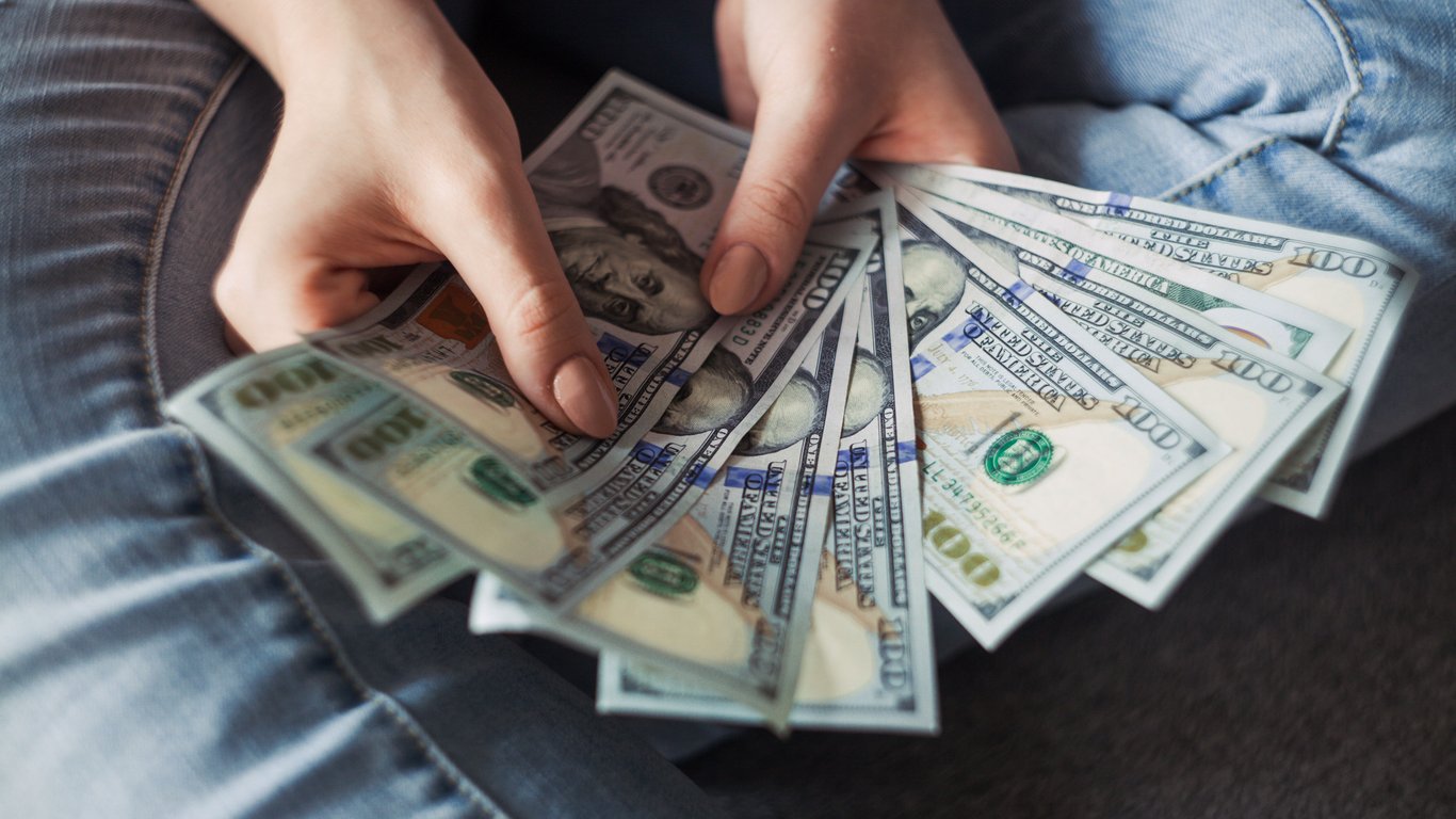 Ile pieniędzy na koncie świadczy o bogactwie — kwota w 2025 roku