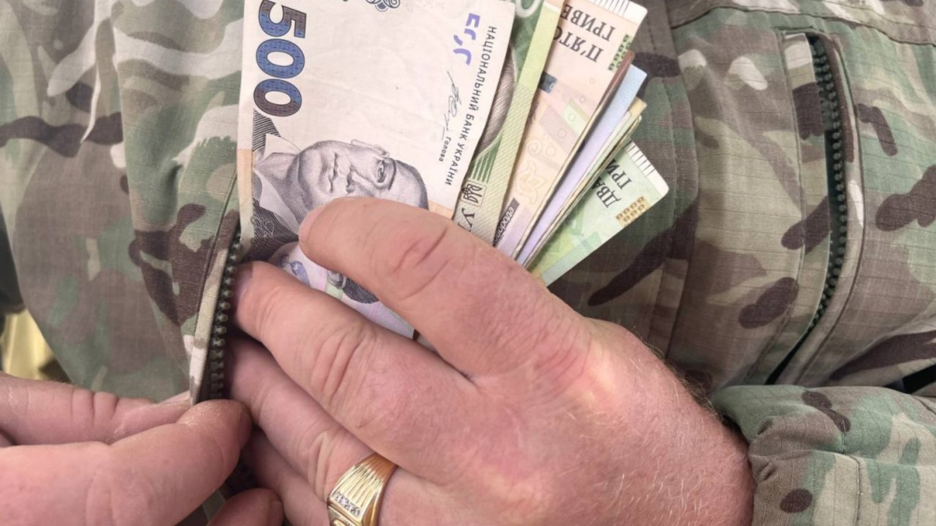 Выплаты в ЗСУ — кто может получить материальную помощь в июле