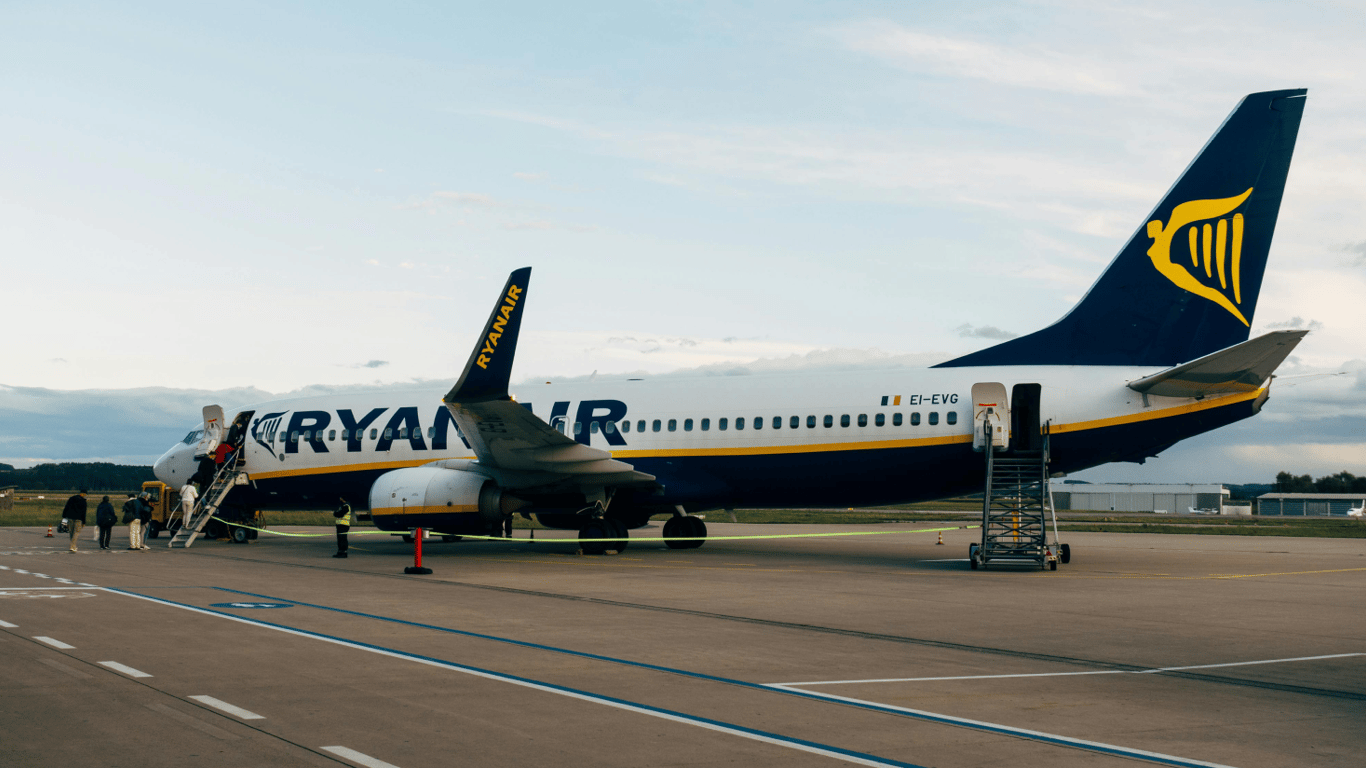 У Ryanair подтвердили новые параметры ручной поклажи — что известно