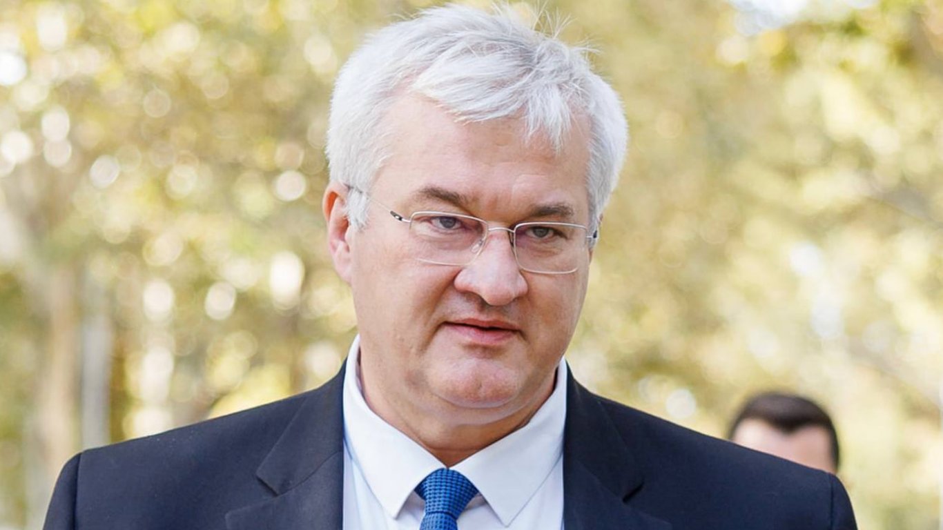 МЗС ответило на запрет Венгрии на въезд некоторым украинцам