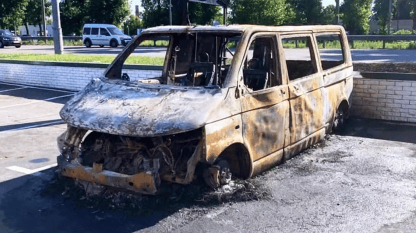 В Киеве судили женщину за поджог авто ВСУ — какое наказание она получила