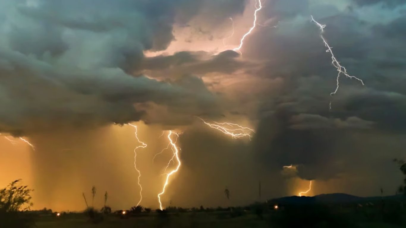 Burze i grad wracają - gdzie oczekiwać pogorszenia pogody jutro