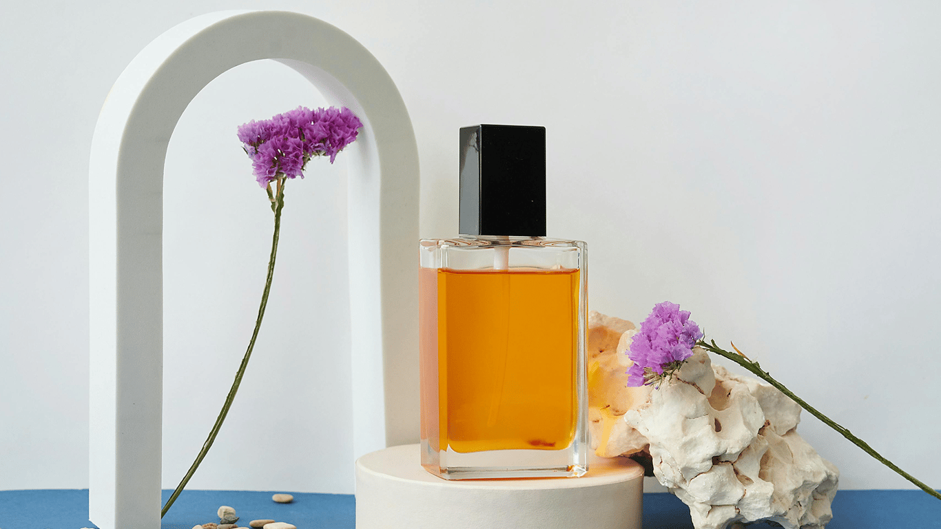 Uniwersalne zapachy, które pasują przez cały rok — trzy perfumy