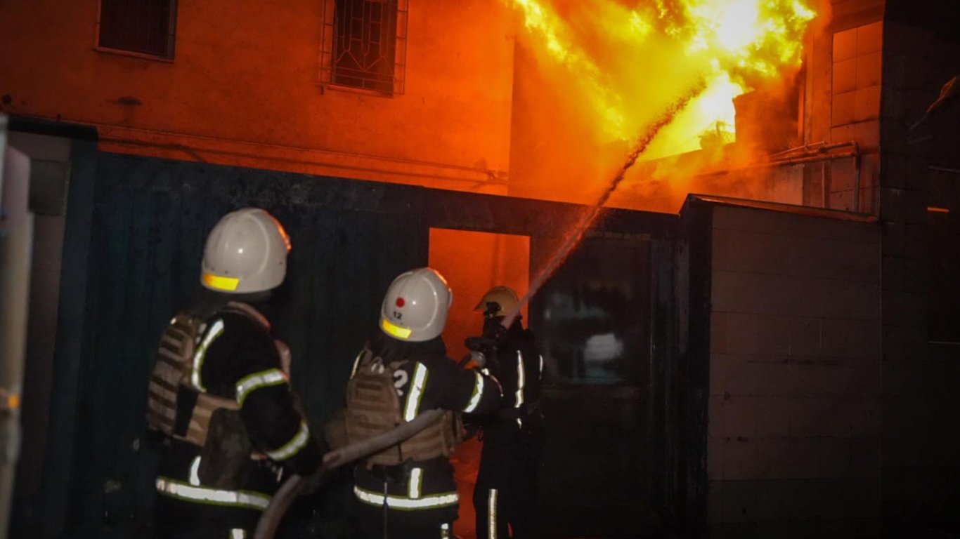 Russian Occupants Attacked Odesa - Fires in the Building and Cars Burning