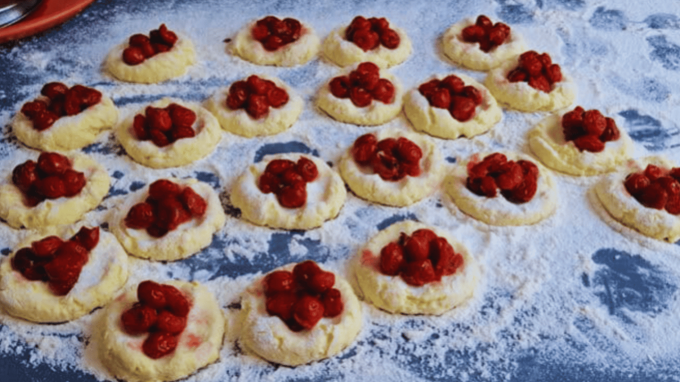 Rezept für besondere Quarkbällchen - die beste Art, Kirschen zu verwenden