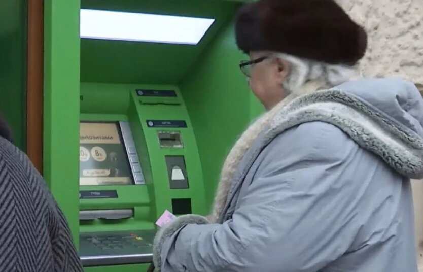 Emeryci ryzykują pozostaniem bez wypłat: za co zablokują kartę