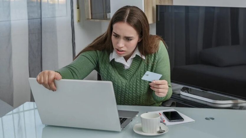 Oszuści zasypali klientów Oschadbanku e-mailami: jak nie stracić dostępu do konta