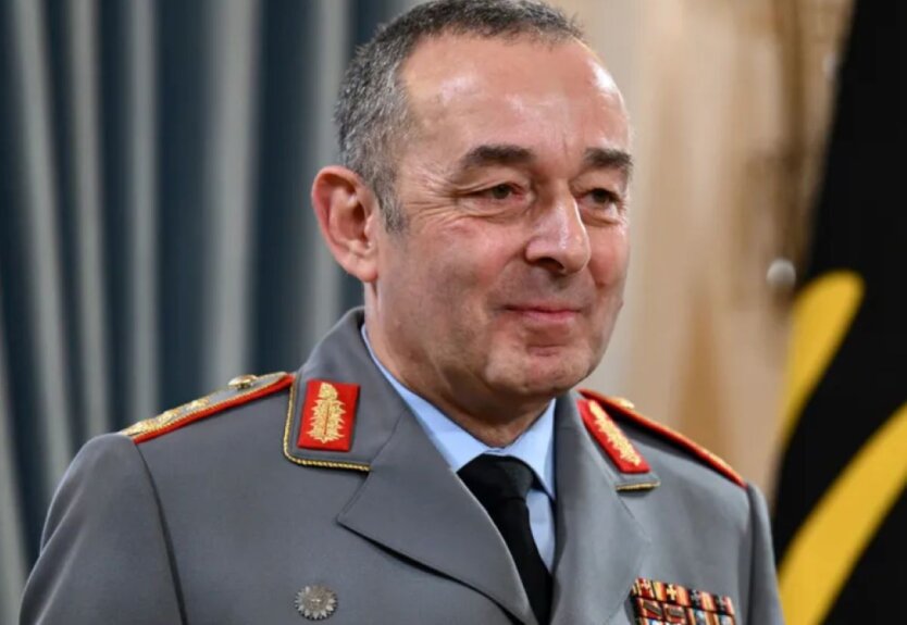 Group of reservists military training of all categories